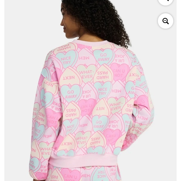 Wound Up Women’s Pink Candy Hearts Graphic Sweatshirt Size Medium NWT - Picture 2 of 8
